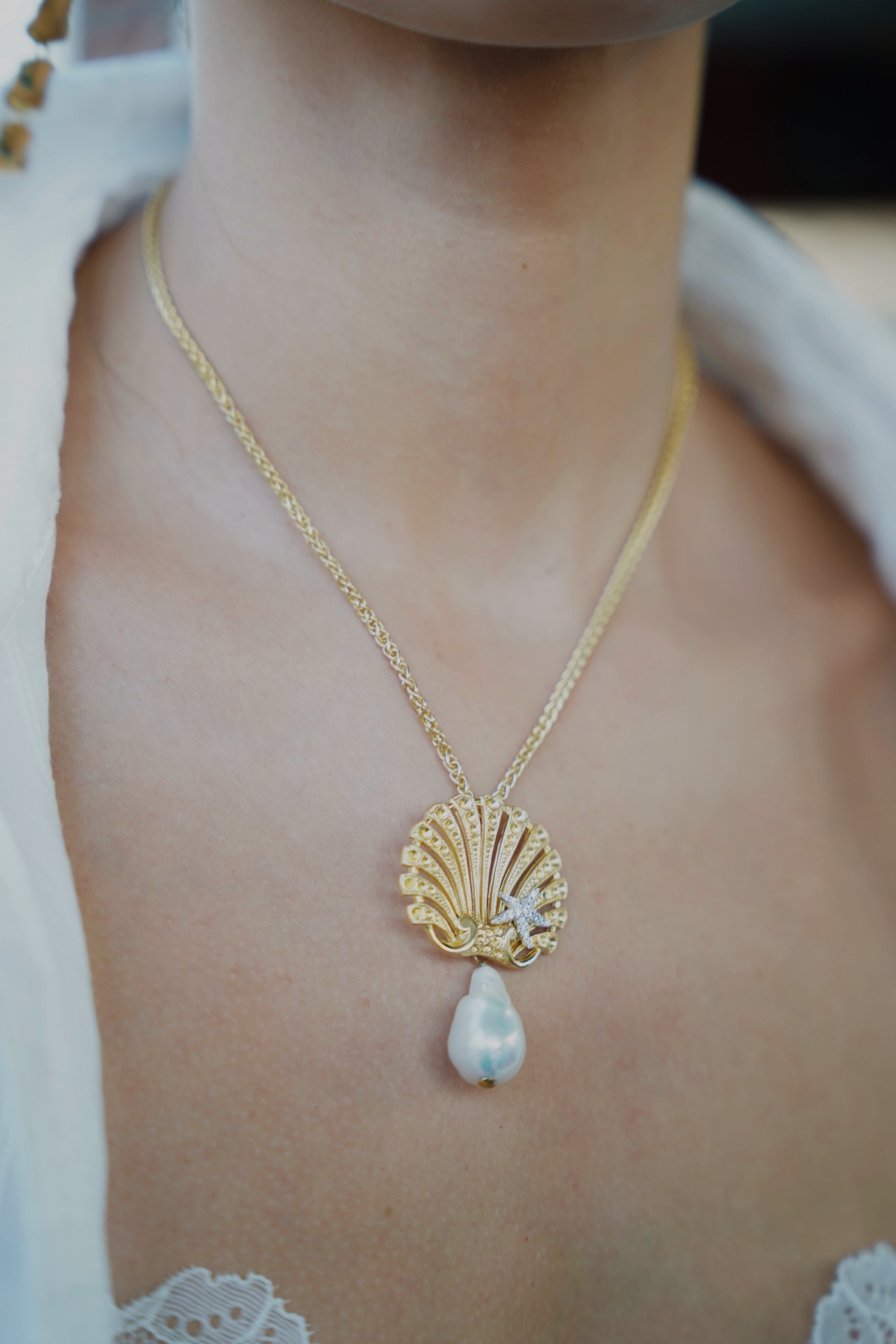 Shell Drop Pendant Necklace