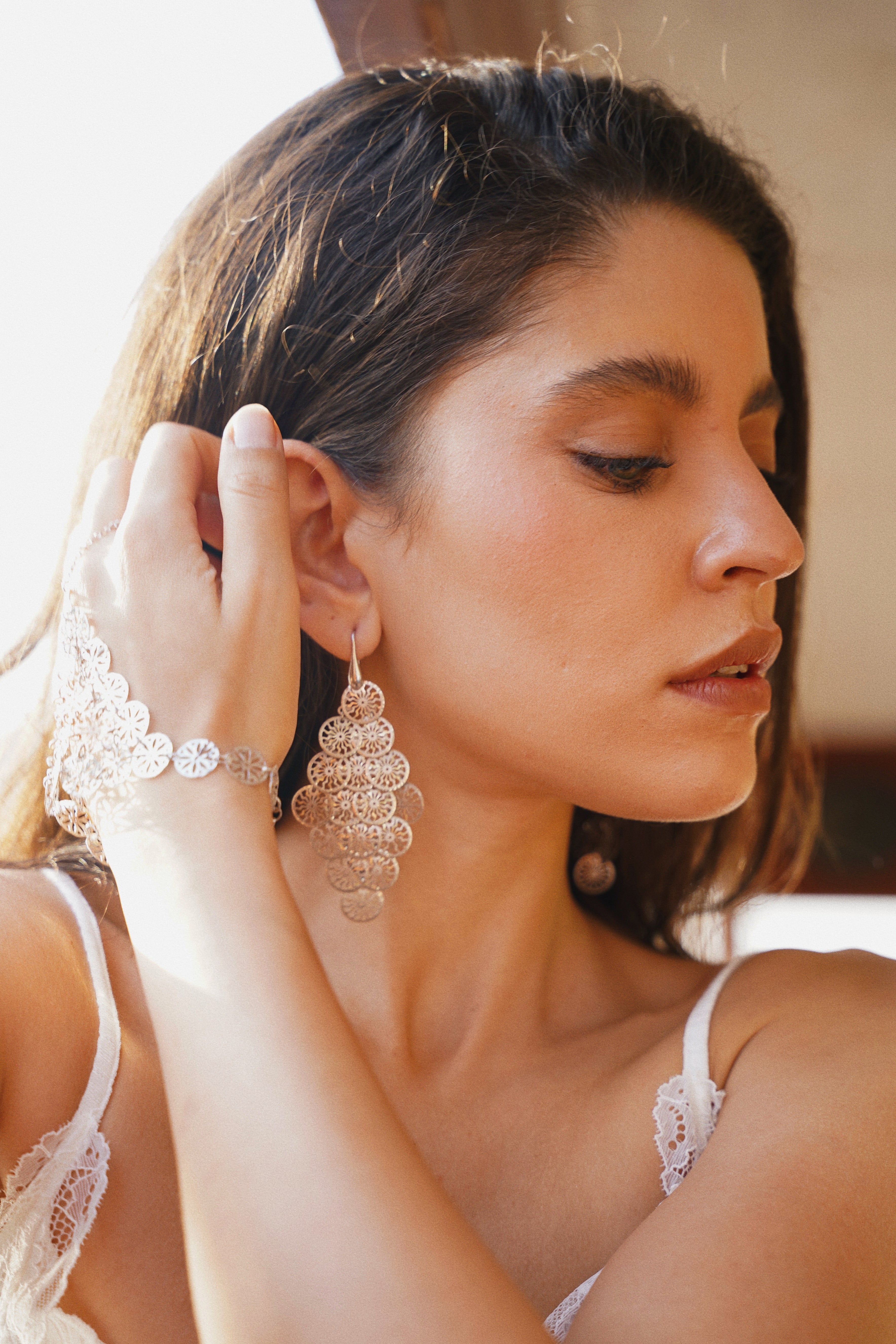 Filigree Disc Hand Chain